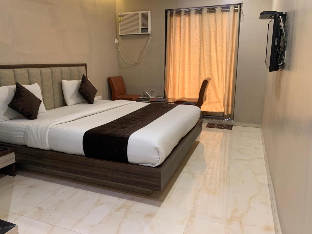 Hotel Merakee - Near Dahisar Mira Road Mumbai Exteriér fotografie