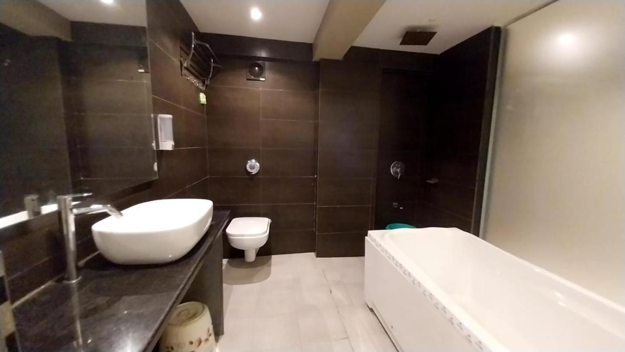 Hotel Merakee - Near Dahisar Mira Road Mumbai Exteriér fotografie