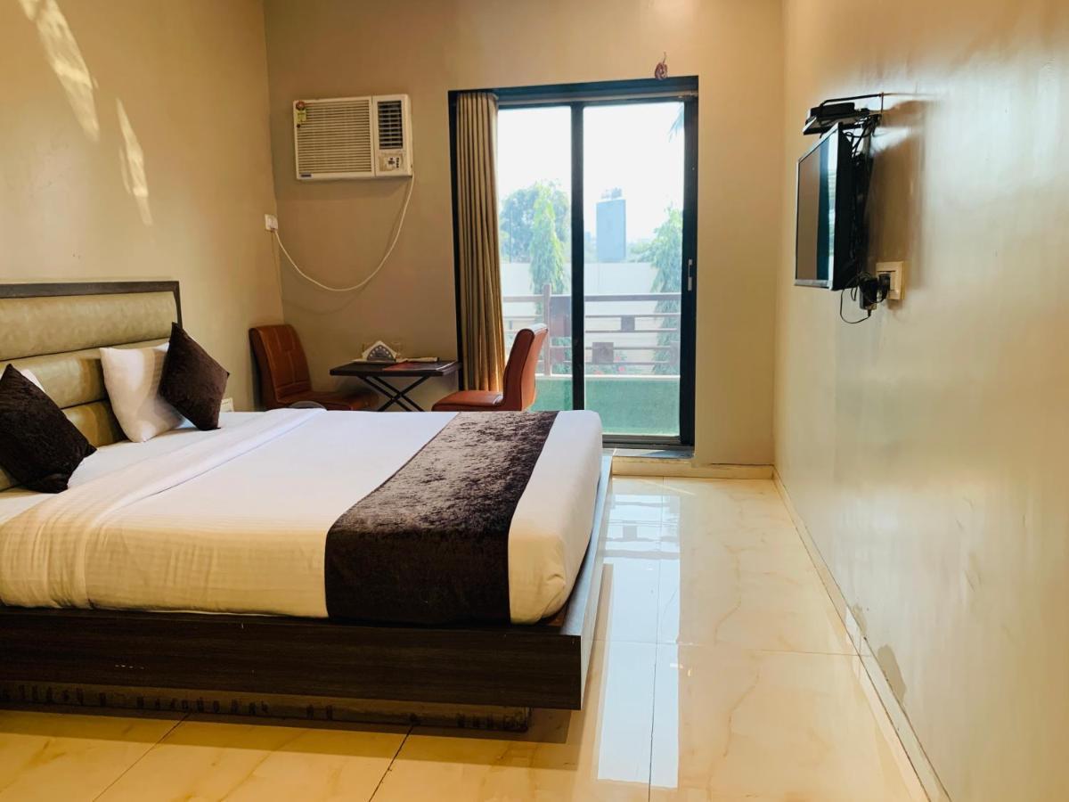 Hotel Merakee - Near Dahisar Mira Road Mumbai Exteriér fotografie