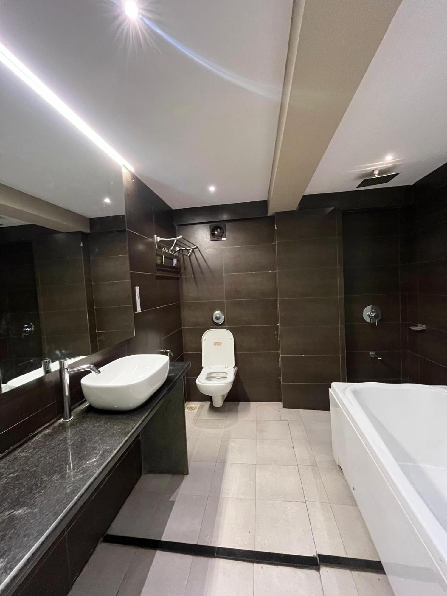 Hotel Merakee - Near Dahisar Mira Road Mumbai Exteriér fotografie