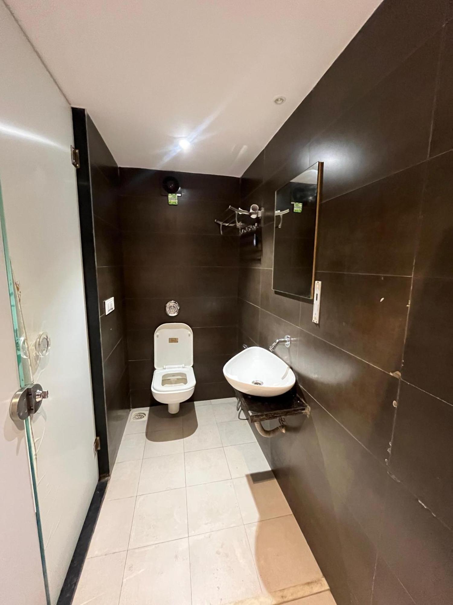 Hotel Merakee - Near Dahisar Mira Road Mumbai Exteriér fotografie
