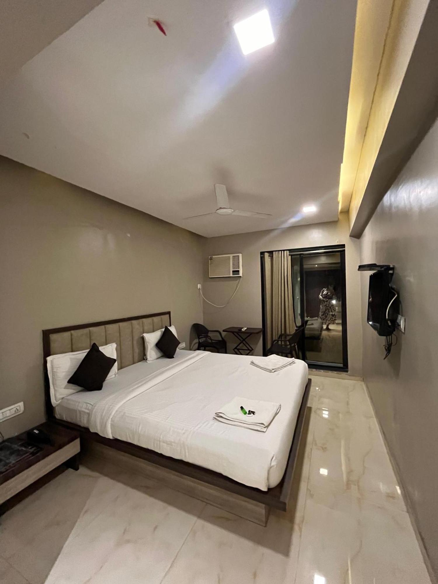 Hotel Merakee - Near Dahisar Mira Road Mumbai Exteriér fotografie