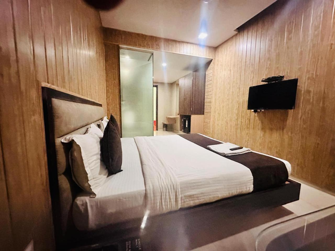 Hotel Merakee - Near Dahisar Mira Road Mumbai Exteriér fotografie
